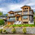 Luxury,House,In,Vancouver,,Canada,Against,Blue,Sky